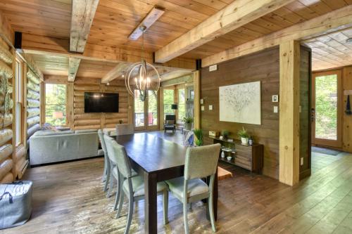 Salle à manger chalet la Mancellière
