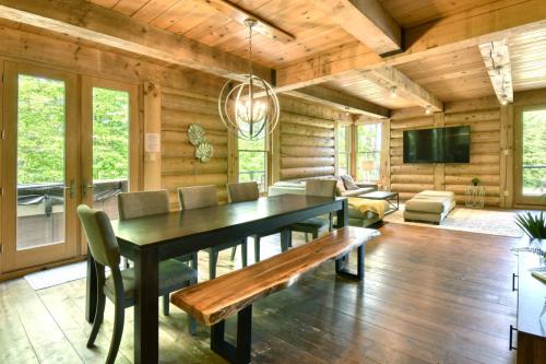 Salle à manger chalet la Mancellière