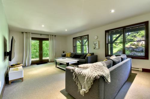 Petit salon chalet la Mancellière