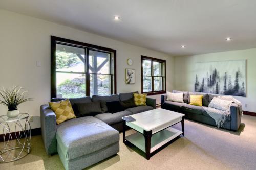 Petit salon chalet la Mancellière